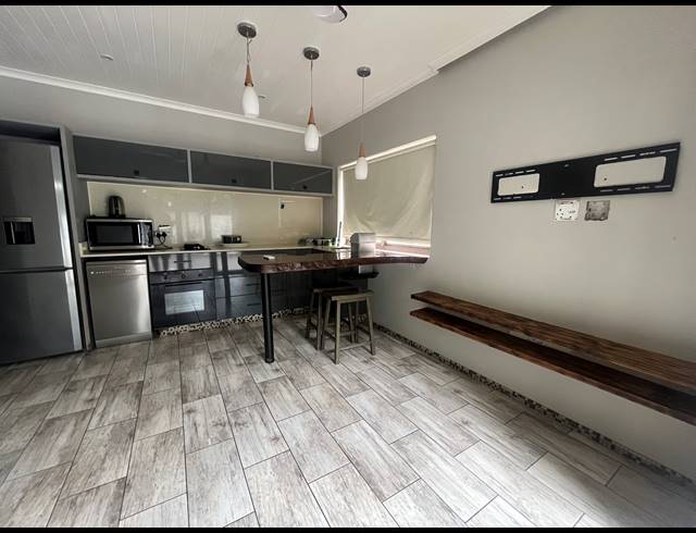 7 BEDROOM HOUSE FOR SALE IN BALLITO CENTRAL